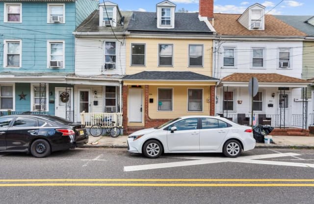 334 Saint Mary Street - 334 Saint Mary Street, Burlington, NJ 08016