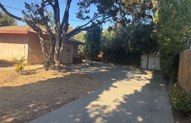County Home In The City!!!  RV Access = Boat Parking!!! Gallery 4