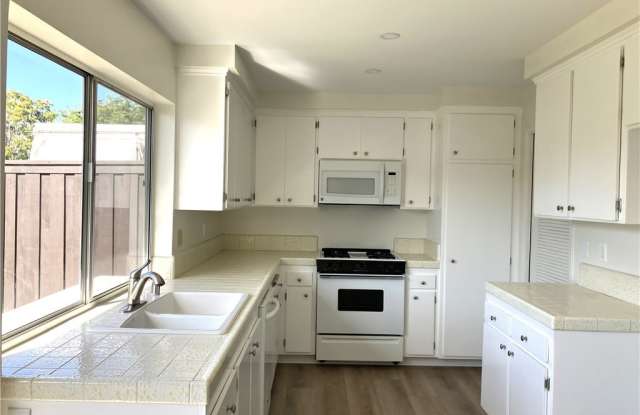 5222 Victoria Place Gallery 2