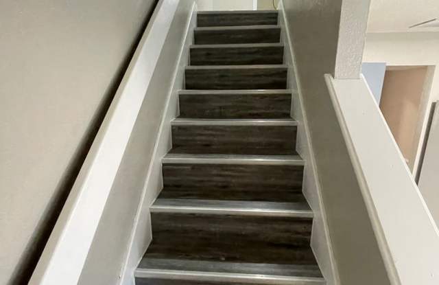 Beautiful 2bed/1bath Apartment Home Gallery 4