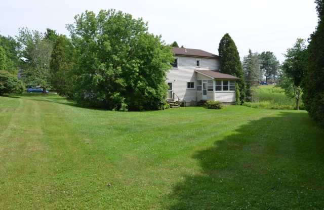 Spacious 4+ Bedroom Home in Essex Junction - RENT REDUCED!!! Gallery 4