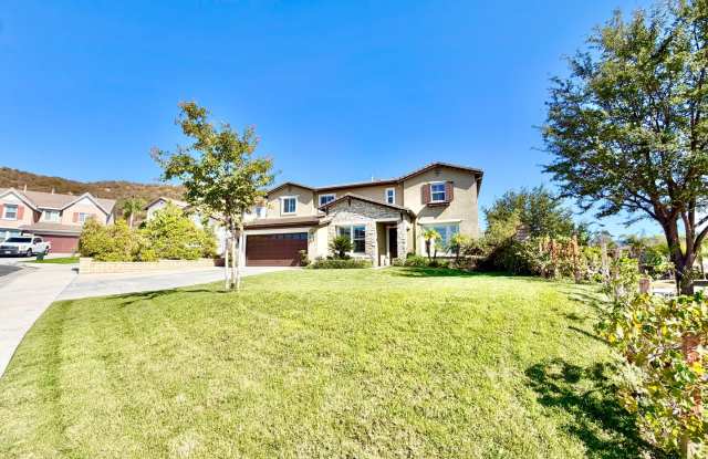 Stunning 5 Bedroom Cul-De-Sac Pool Home with INCLUDED SOLAR, 4-Car Tandem Garage & Private Balcony! Gallery 4
