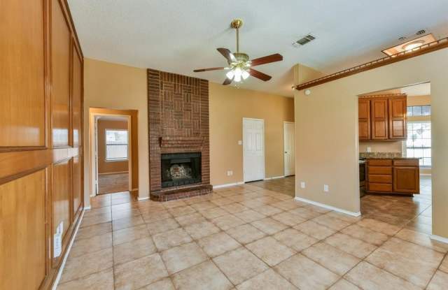 6412 Woodcreek Trail Gallery 4