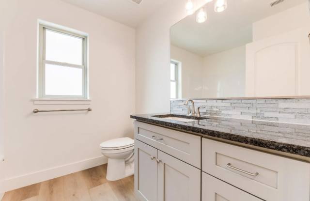 95 E 22nd Pl Gallery 3