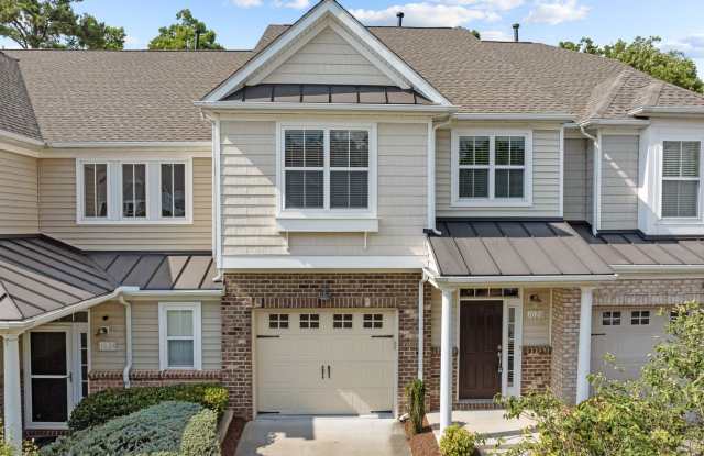 Gorgeous 3 Bedroom Townhome w/ Premium Finishes & Amenities - Pet Friendly! photos photos