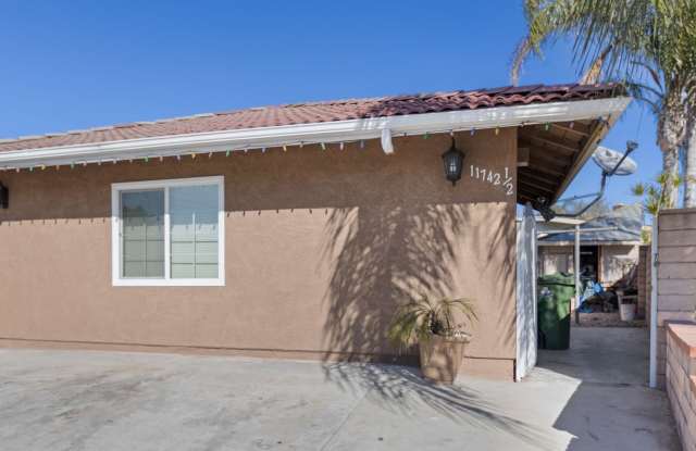 Awesome 1 Bedroom ADU Unit in Sylmar! - 11742 1/2 Rincon Avenue, Los Angeles, CA 91342