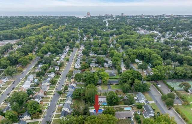 1506 Evergreen Avenue Gallery 3