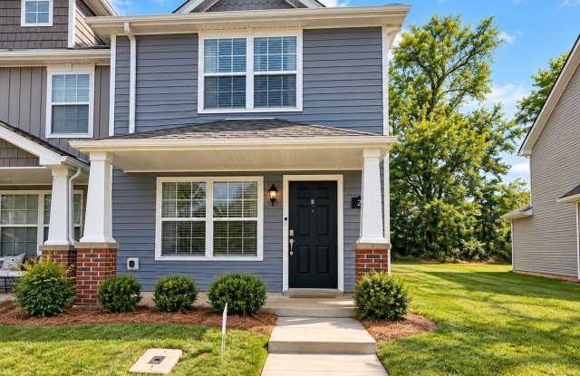 END UNIT!! 2 Bed/2.5 Bath Condo! Close to I-24!! Gallery 4