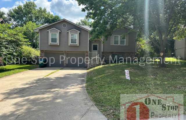 3 bedroom, 2.5 bathroom home is desirable Lee's Summit, MO! photos photos