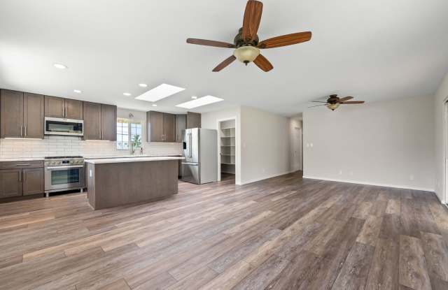 PET FRIENDLY - 6 BED/3 BATH HOME in KULIOUOU VALLEY! Renovated with HUGE Backyard photos photos