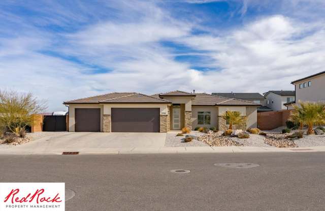 Comfort, Space & Style with a 3-Car Garage Small Dog Friendly! photos photos