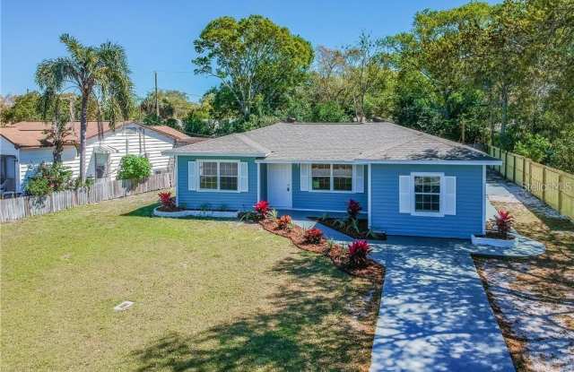 111 W GRAPEFRUIT CIRCLE - 111 West Grapefruit Circle, Pinellas County, FL 33759