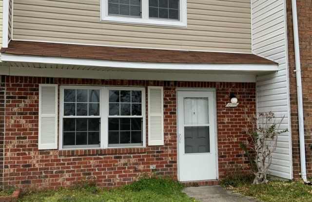 Two Bedroom One and Half Bathroom Townhouse Conveniently Located! photos photos