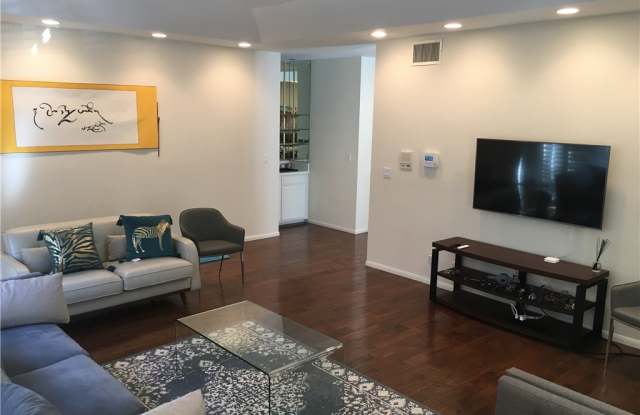 330 S Reeves Drive Gallery 3