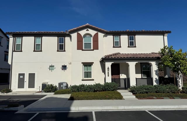 Spacious 4 Bedroom Condo near Downtown Fullerton photos photos