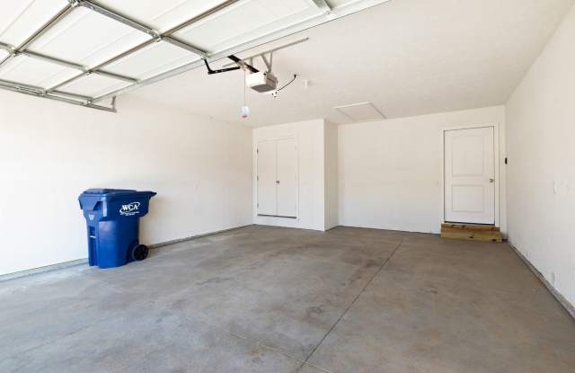 Spacious 3 Bedroom Duplex in Monte Cristo!! Gallery 1