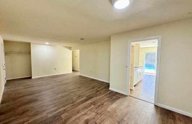 *MOVE IN SPECIAL* Beautiful 3-Bedroom/ 2 Bath REMODELED Home! Gallery 4