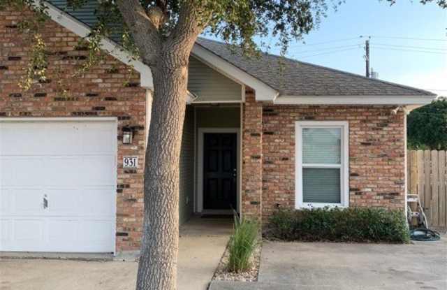 931 Moore Avenue photos photos