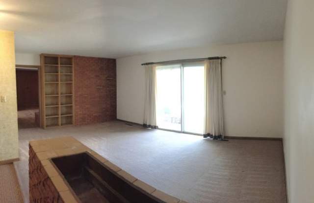 155 S. Ridge Gallery 1