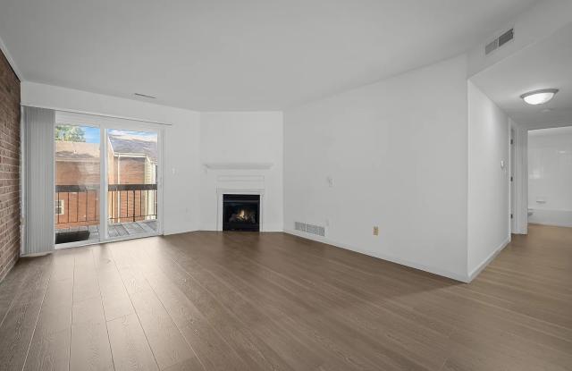 1946 Greenpoint Drive Gallery 2