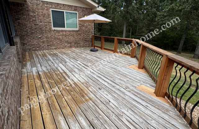 Charming 2-Bed, 2-Bath Home in Midway Gallery 4