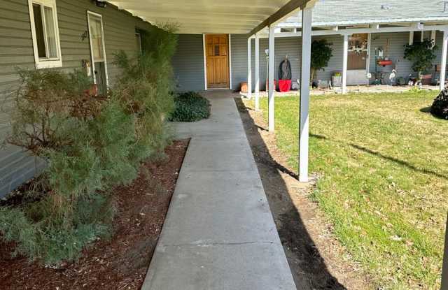 Charming 2-Bedroom Unit with Air Conditioning Gallery 3