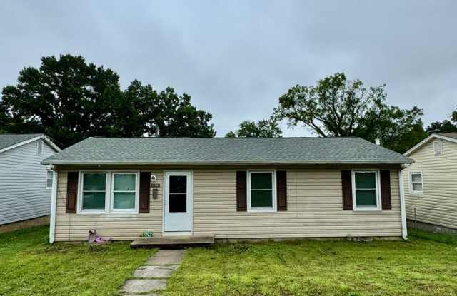 Cozy 3 bed 1 bath w Central HVAC photos photos