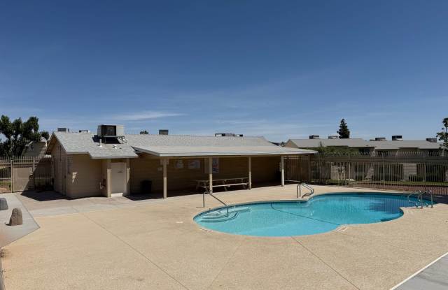3 Bedroom Townhouse with a 2 car garage and a middle courtyard area photos photos