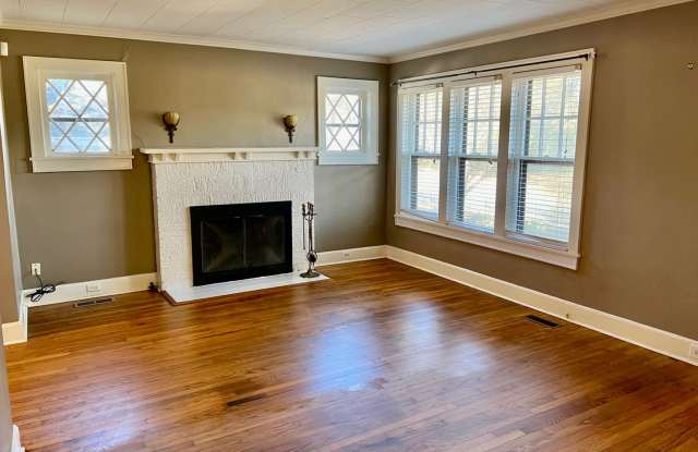 FOR RENT! - 4 Bedroom, 2 Bath West End Home - 1123 Flint Street, Jonesboro, AR 72401