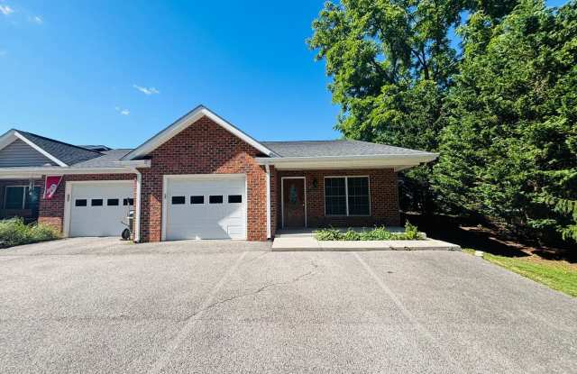 3 Bedroom, 2 Bath Townhouse Gallery 4