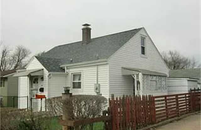 2-Bedroom Muscatine Home with Attached Garage photos photos