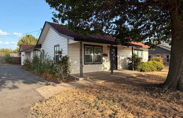 306 G St, Elgin - HOT New Listing! Gallery 1