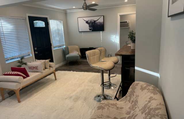 1200 Tamarind Ave - 1200 Tamarind Avenue, Los Angeles, CA 90038