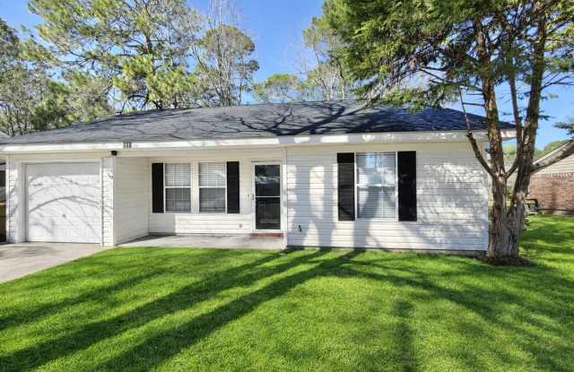 3-bedroom, 2-bath home with high ceilings and a spacious backyard in Rincon,GA photos photos