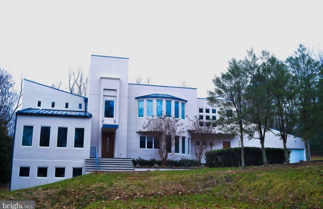 8636 OLD DOMINION DRIVE - 8636 Old Dominion Drive, McLean, VA 22102