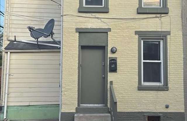 3 Bedroom Row House Ready For You To Make Your New Home - 217 Chestnut Street, Allentown, PA 18101