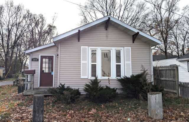 1879 Fair, 2 bedroom house Lakeside - 1879 Fair Avenue, Muskegon, MI 49441