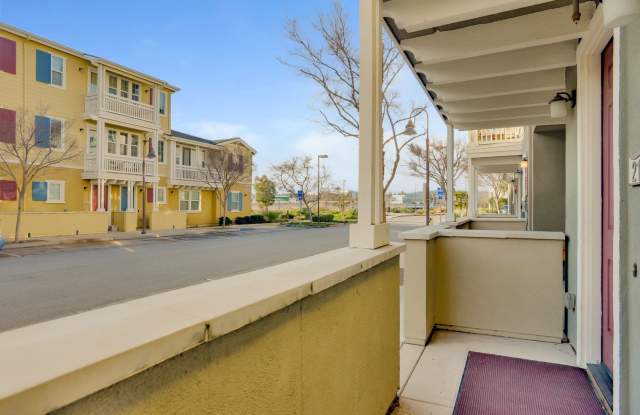 Live by the Marina in this Beautiful Townhome! Gallery 3