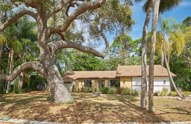 905 SERPENTINE DRIVE S - 905 Serpentine Drive South, St. Petersburg, FL 33705