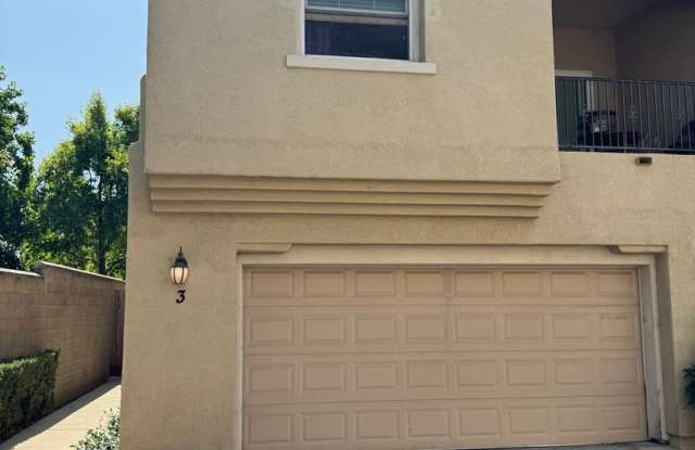 Condo with new paint and carpet! Access to community clubhouse photos photos