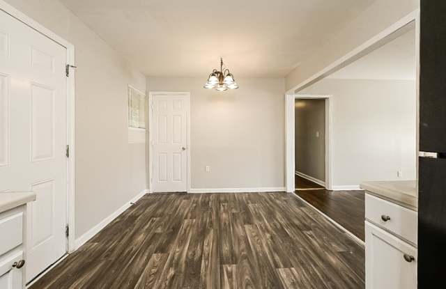 4390 Glenwood Parkway Gallery 4
