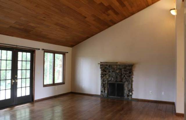 1256 NW Drift Ln Gallery 4