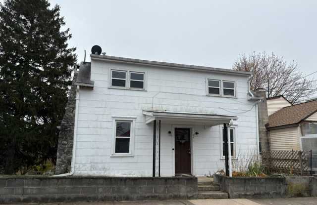 Charming House in the Borough - 251 Wayne Avenue, Waynesboro, PA 17268