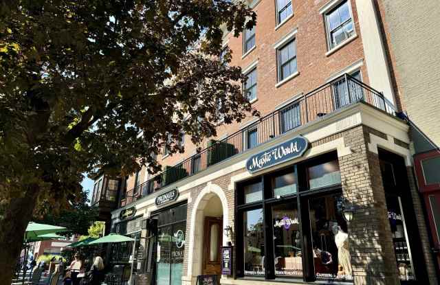423 Broadway Gallery 2