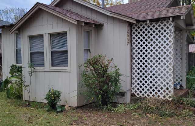 Charming 1 Bedroom Home With Bonus Area photos photos