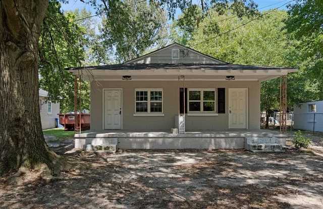 807 Rountree Avenue Southeast - 2 photos photos