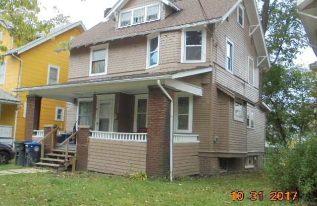 Large remodeled 4 bed 1  bath in West Akron ! - 346 Beechwood Drive, Akron, OH 44320