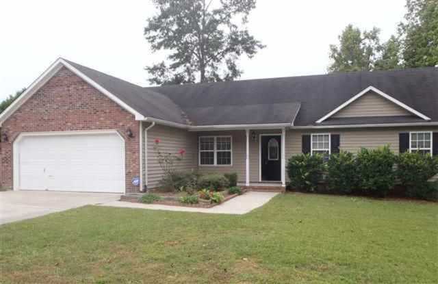 This beautiful 3 bedroom 2 bath home is located in Jacksonville! - 804 Huff Drive, Jacksonville, NC 28546
