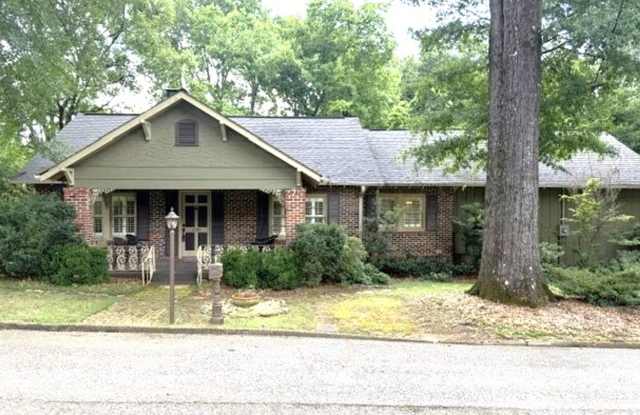 Beautiful and Spacious Home in Historic Bellwood in Downtown Northport photos photos