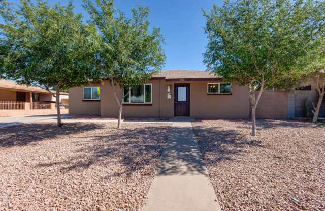 3034 W Lawrence Ln photos photos